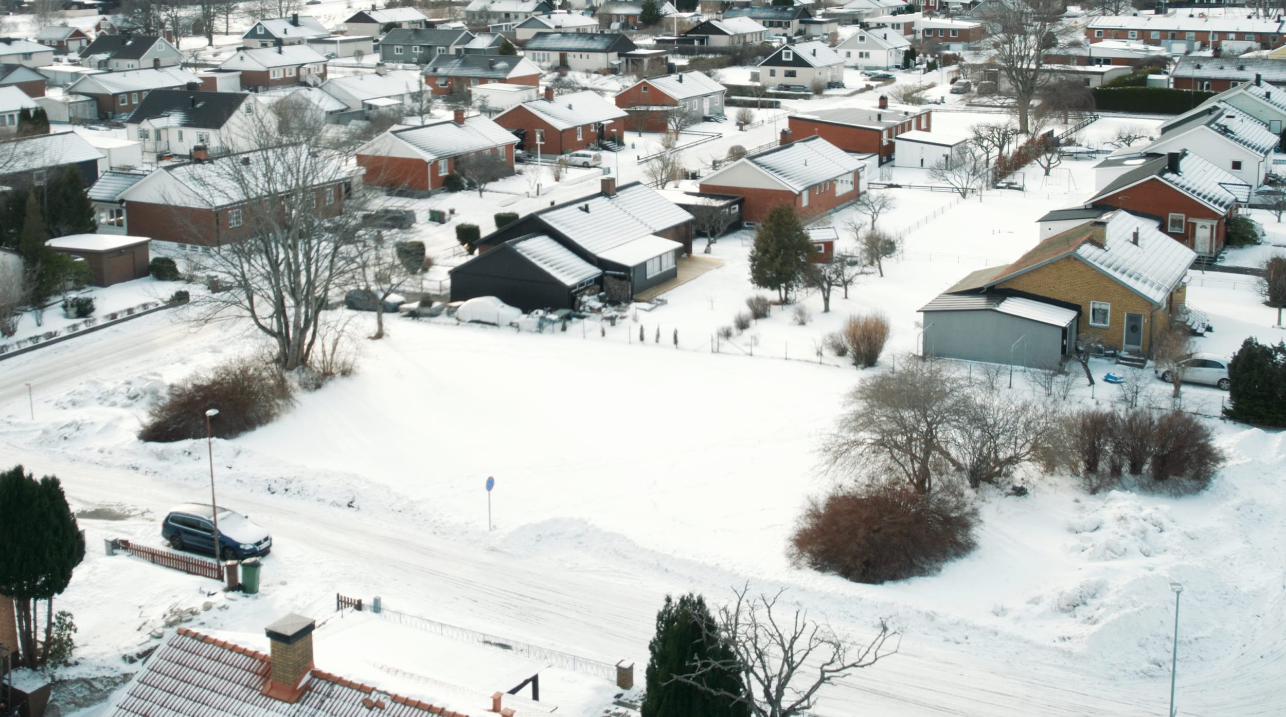 Drönarbild original för visualisering av villaområde